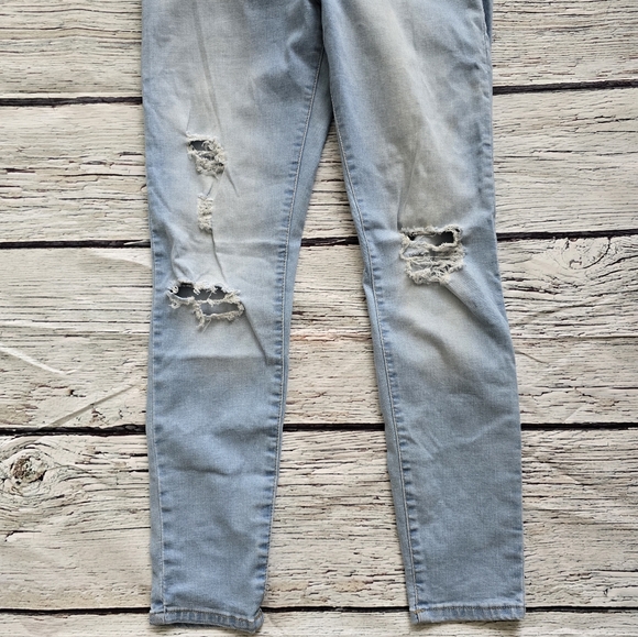 Light blue jeans 👖 - Picture 2 of 5